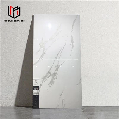 चमकदार बनाम मैट टाइलें जो बेहतर हैं